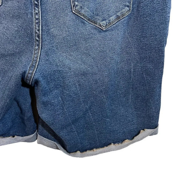 Old Navy Distressed Shorts Plus Size 22 Medium Wash Frayed Holes Cuffed Hem Blue - Picture 8 of 10